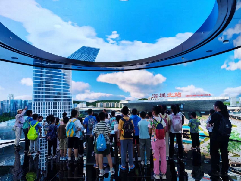 科技筑梦创想未来主题征文1000字左右